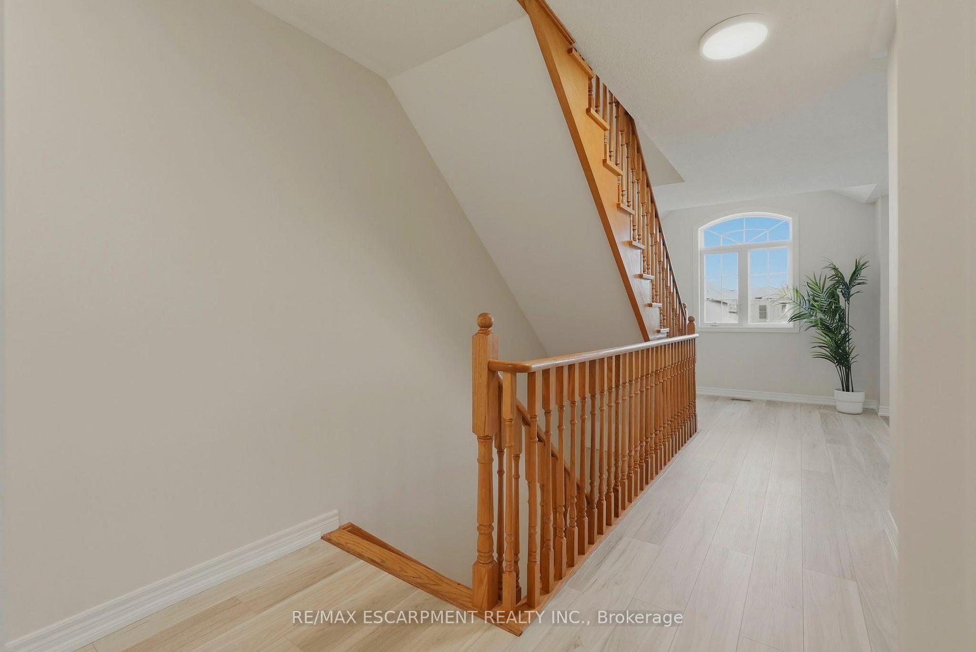 Photo 16 of 123 Skinner Road, Hamilton, Waterdown — HOMEH