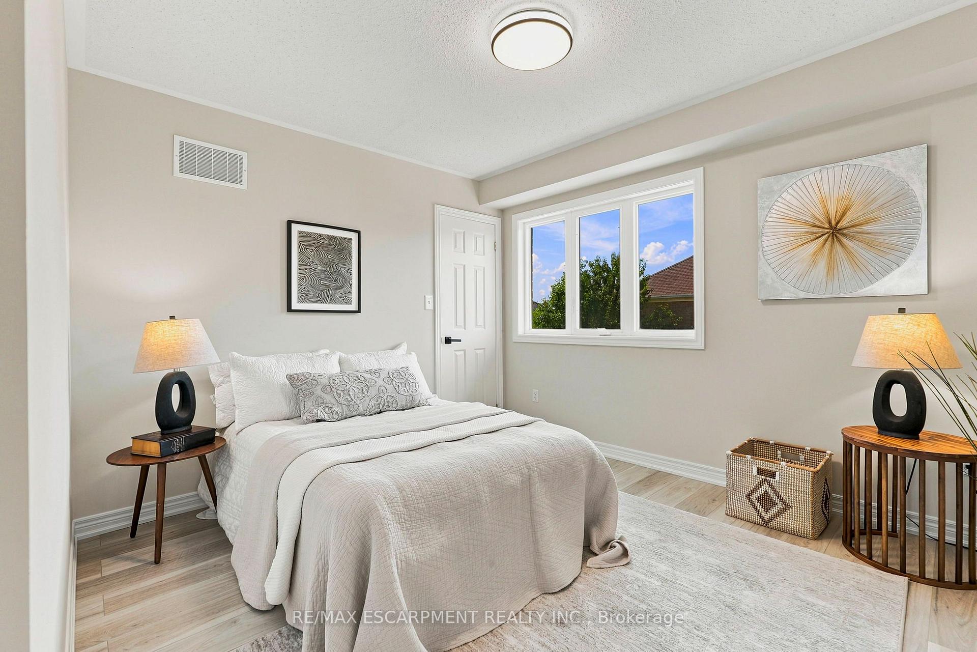 Photo 19 of 123 Skinner Road, Hamilton, Waterdown — HOMEH