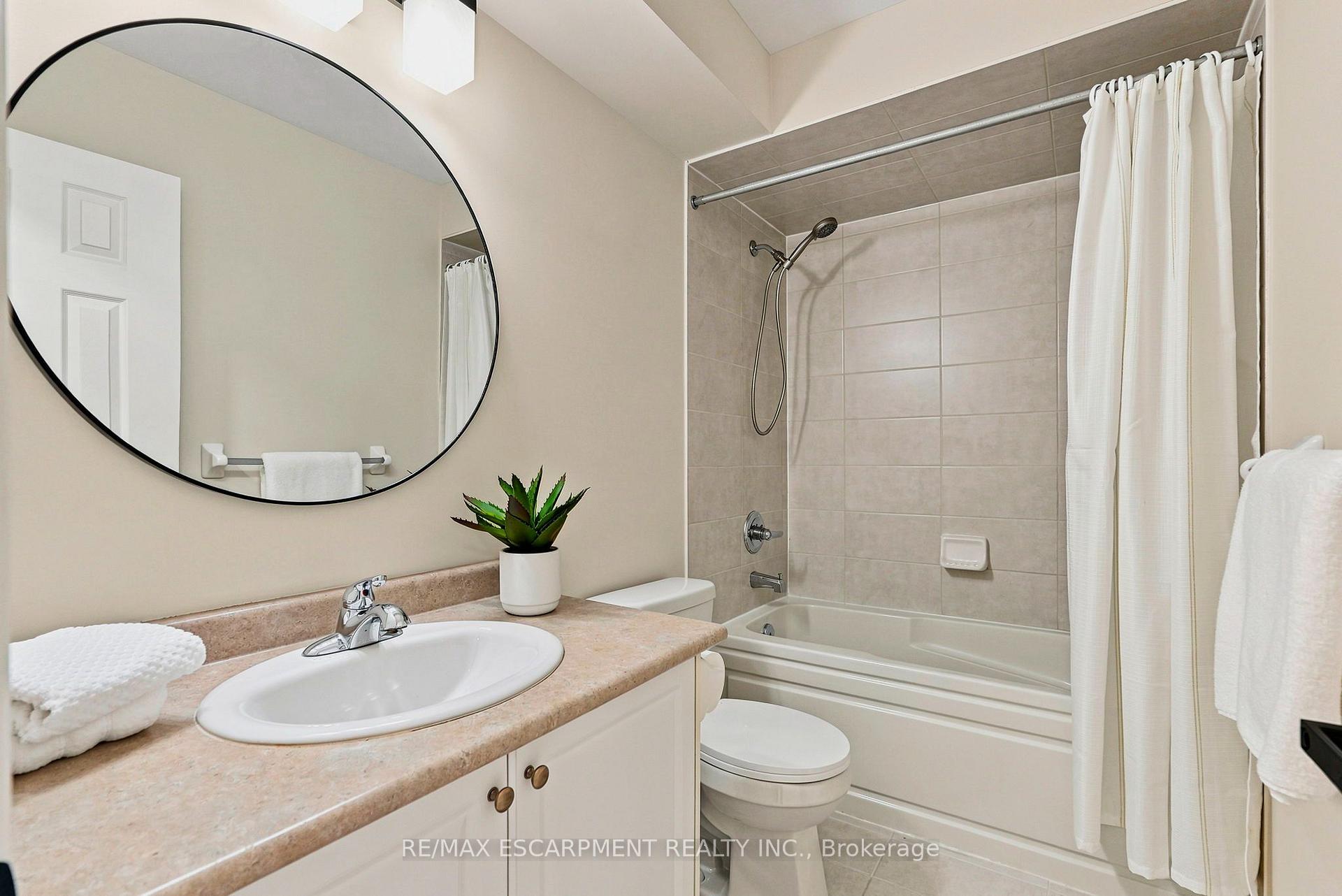 Photo 24 of 123 Skinner Road, Hamilton, Waterdown — HOMEH