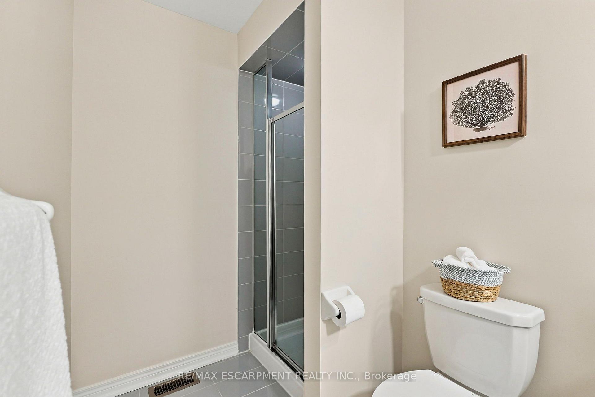 Photo 31 of 123 Skinner Road, Hamilton, Waterdown — HOMEH