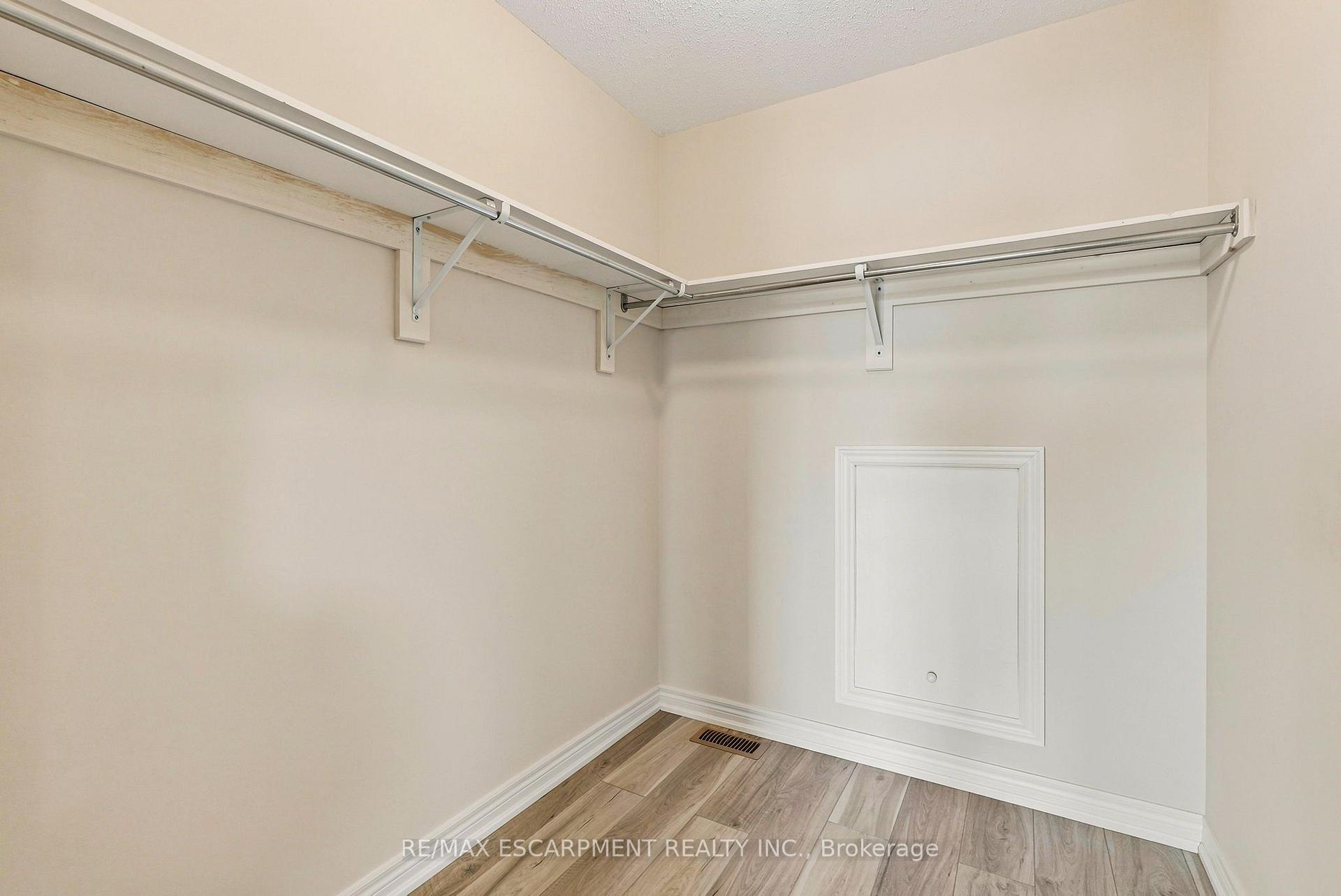 Photo 32 of 123 Skinner Road, Hamilton, Waterdown — HOMEH