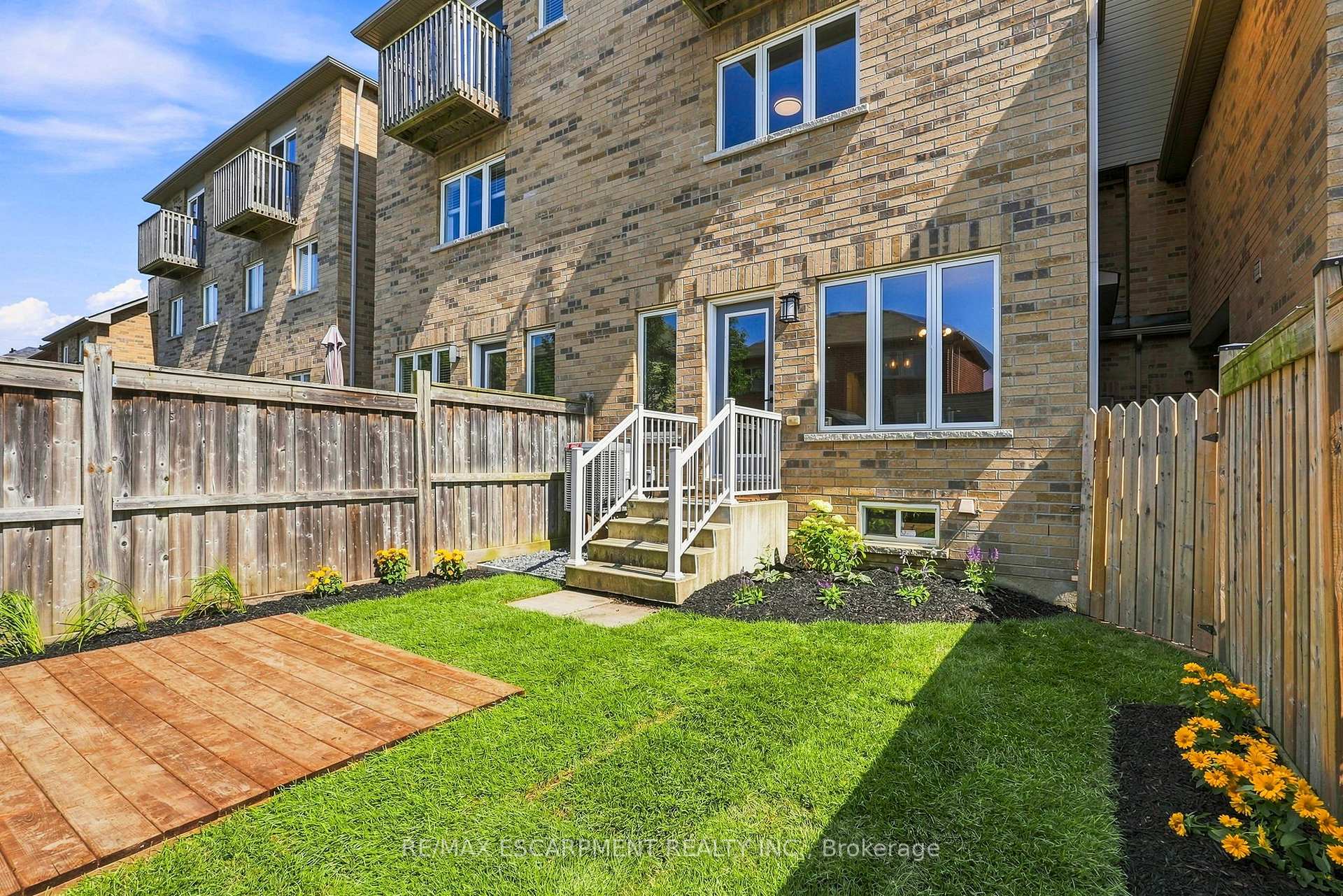 Photo 33 of 123 Skinner Road, Hamilton, Waterdown — HOMEH