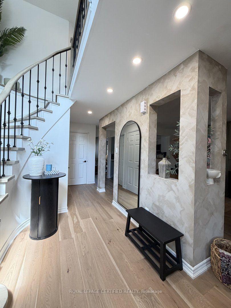 Photo 2 of 5967 Cherrywood Place, Mississauga, East Credit — HOMEH