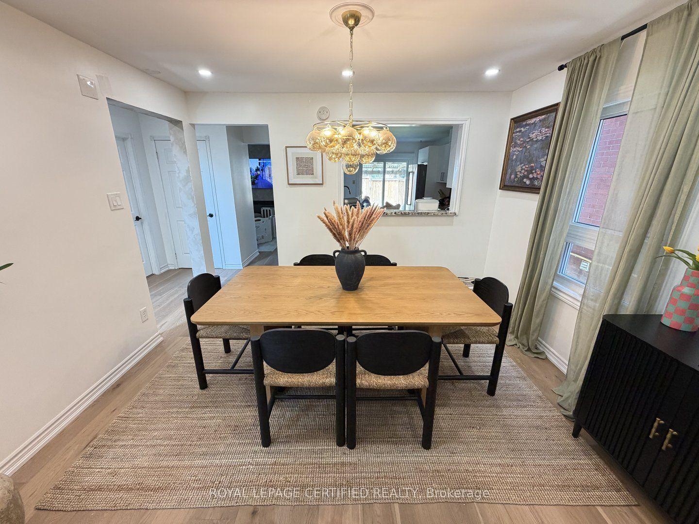 Photo 4 of 5967 Cherrywood Place, Mississauga, East Credit — HOMEH