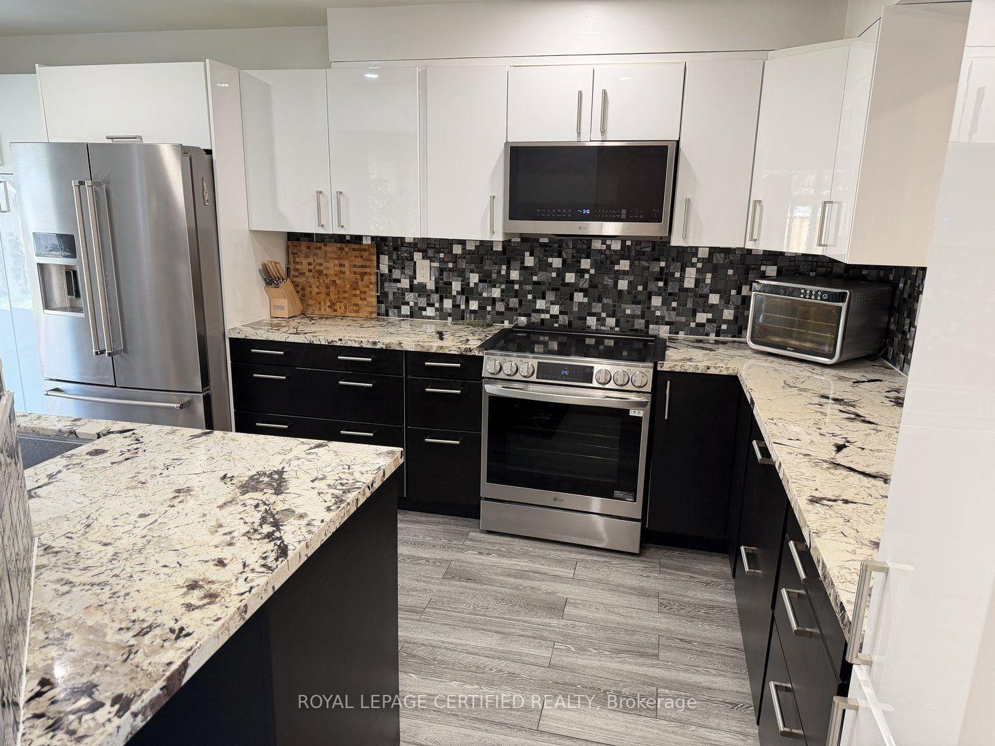 Photo 8 of 5967 Cherrywood Place, Mississauga, East Credit — HOMEH