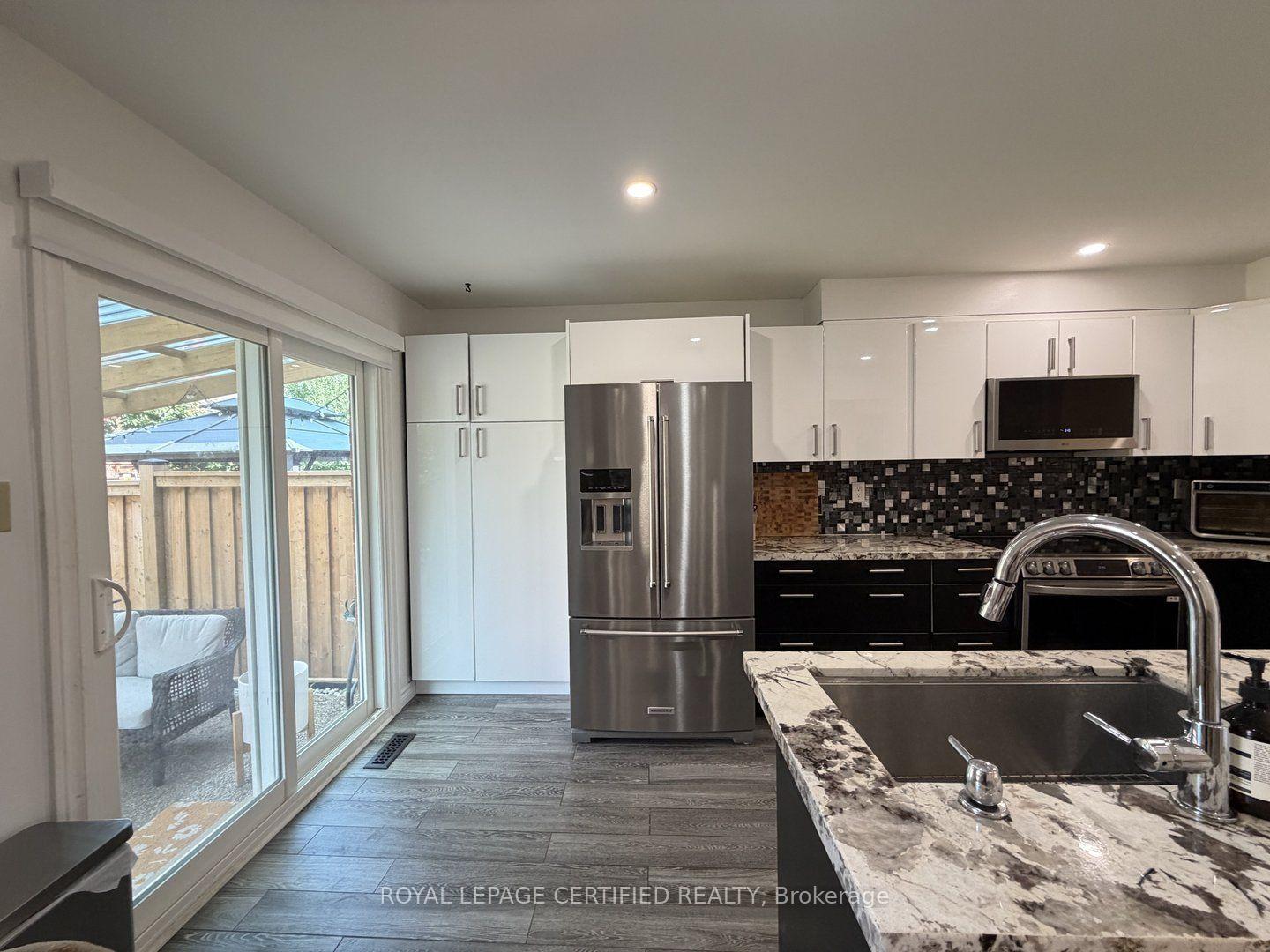 Photo 9 of 5967 Cherrywood Place, Mississauga, East Credit — HOMEH