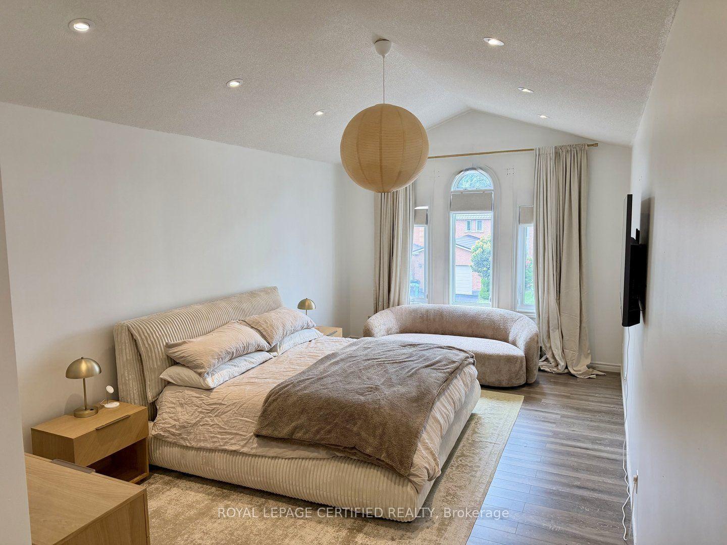 Photo 10 of 5967 Cherrywood Place, Mississauga, East Credit — HOMEH