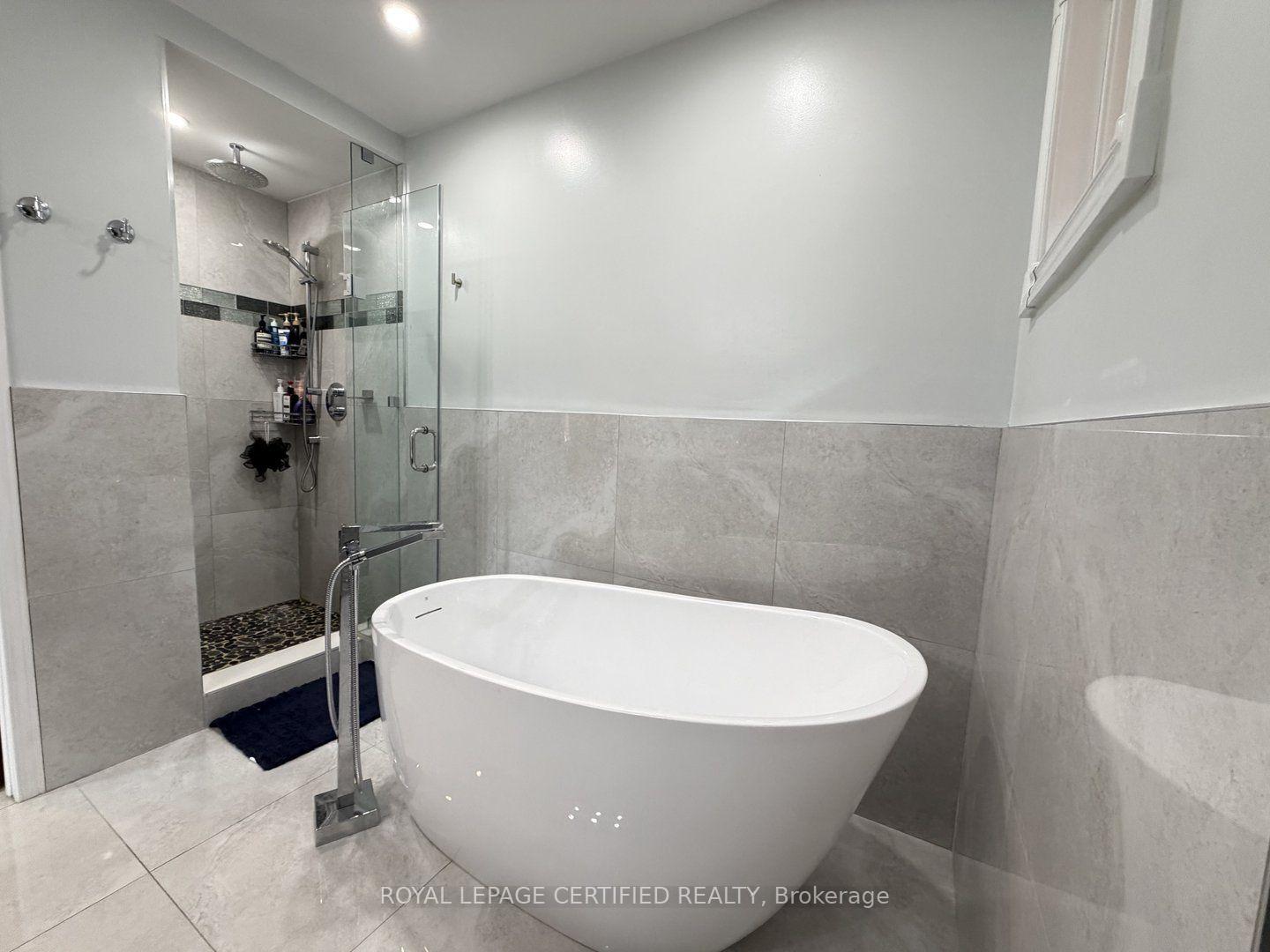 Photo 13 of 5967 Cherrywood Place, Mississauga, East Credit — HOMEH
