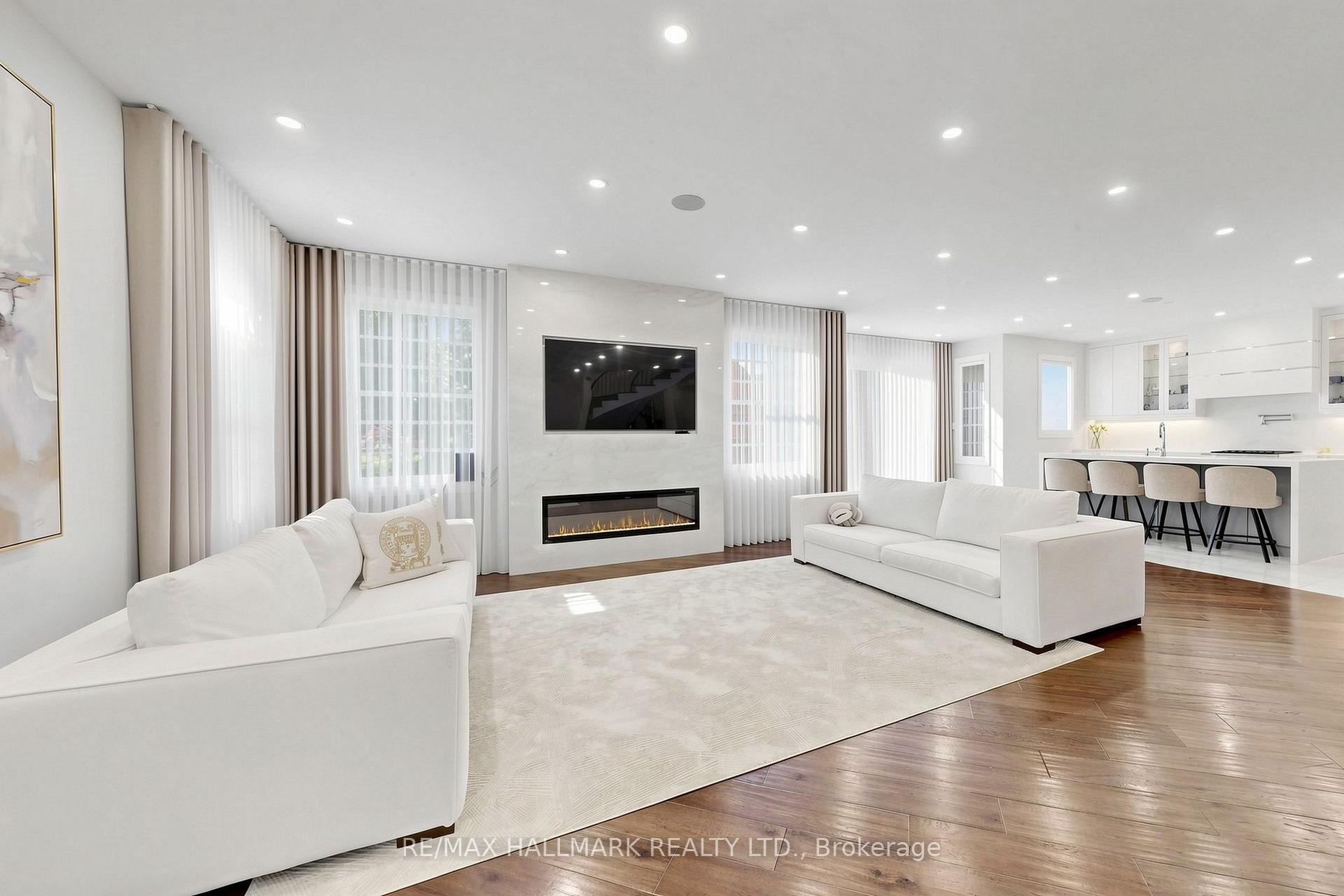 Photo 9 of 63 Willett Crescent, Richmond Hill, Mill Pond — HOMEH