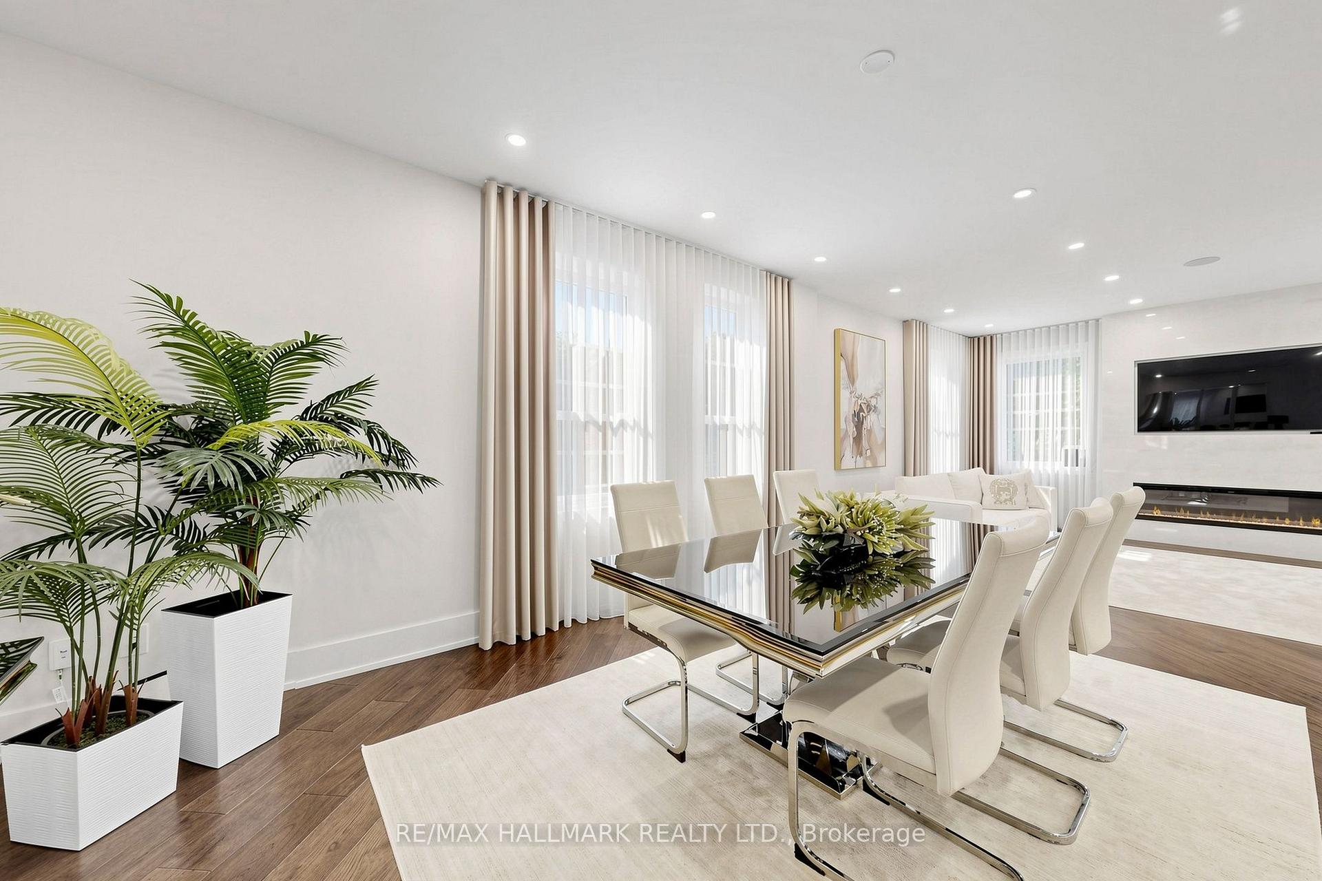 Photo 11 of 63 Willett Crescent, Richmond Hill, Mill Pond — HOMEH