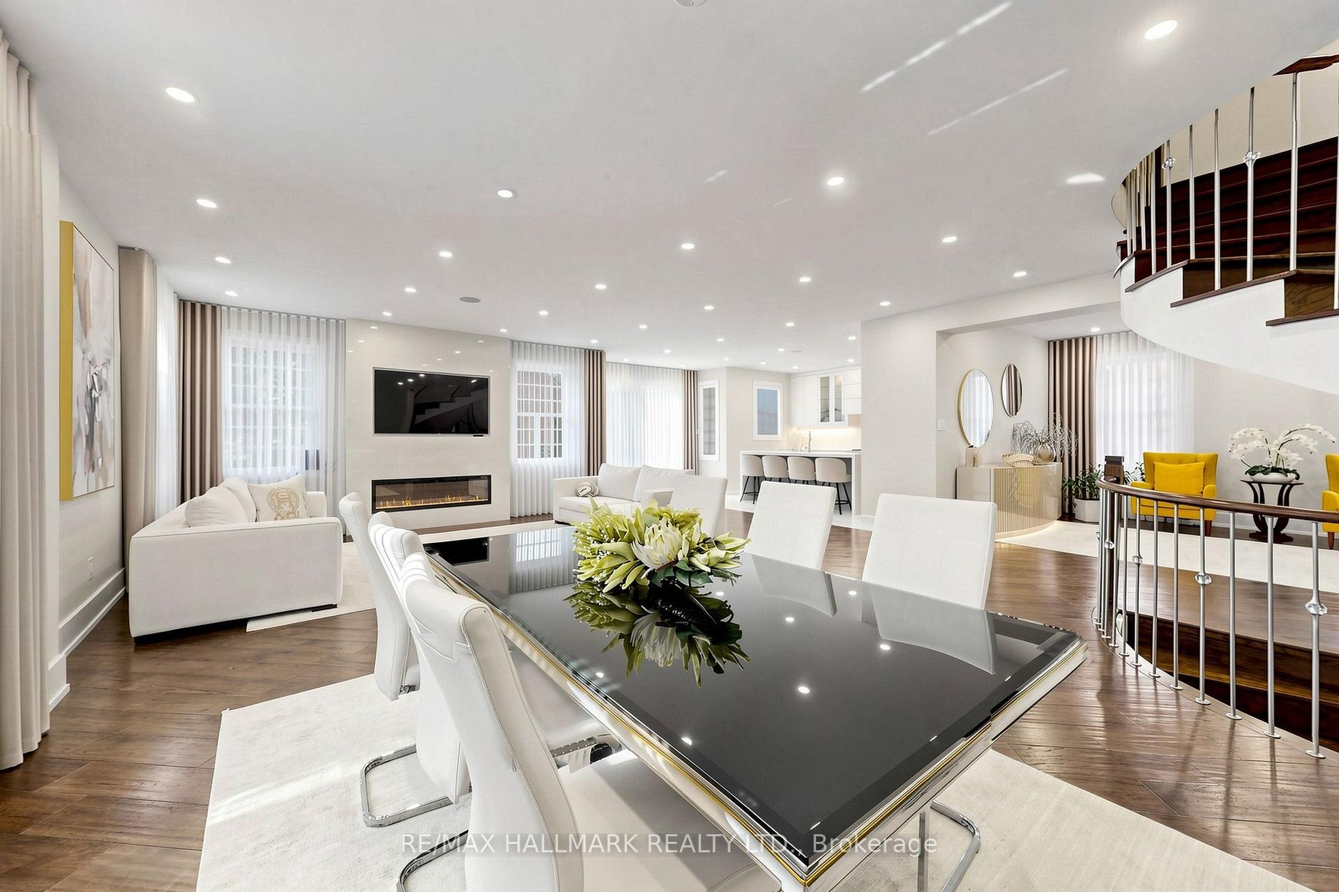 Photo 12 of 63 Willett Crescent, Richmond Hill, Mill Pond — HOMEH