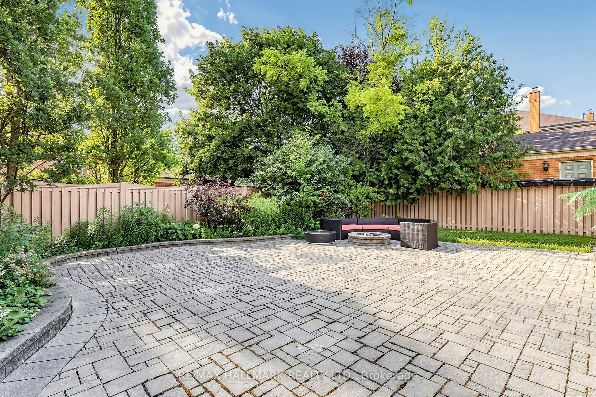 Photo 43 of 63 Willett Crescent, Richmond Hill, Mill Pond — HOMEH