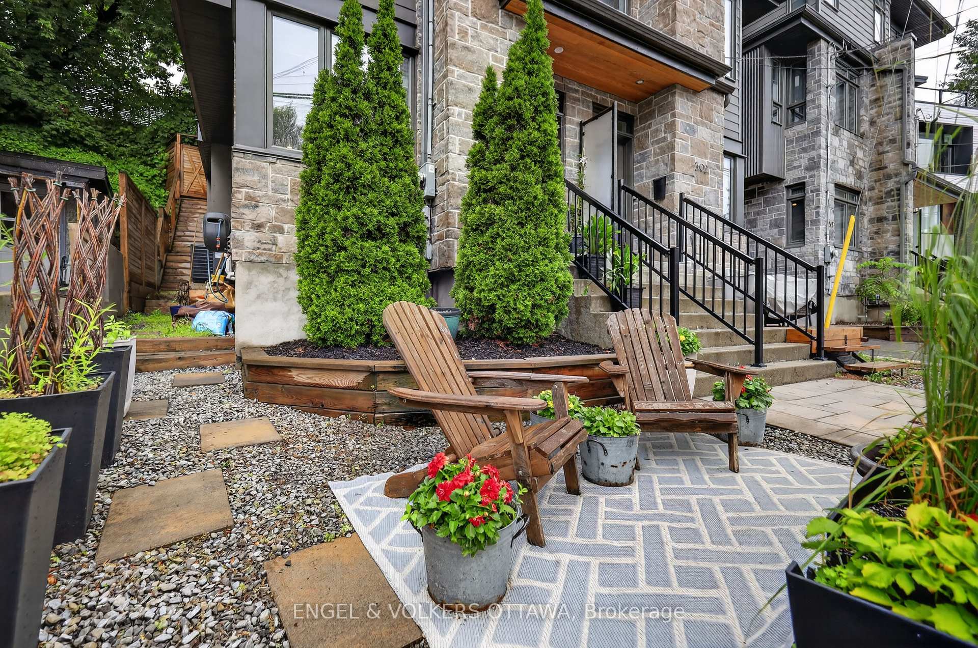 Photo 2 of 304 Riverdale Avenue, Ottawa, Old Ottawa South — HOMEH