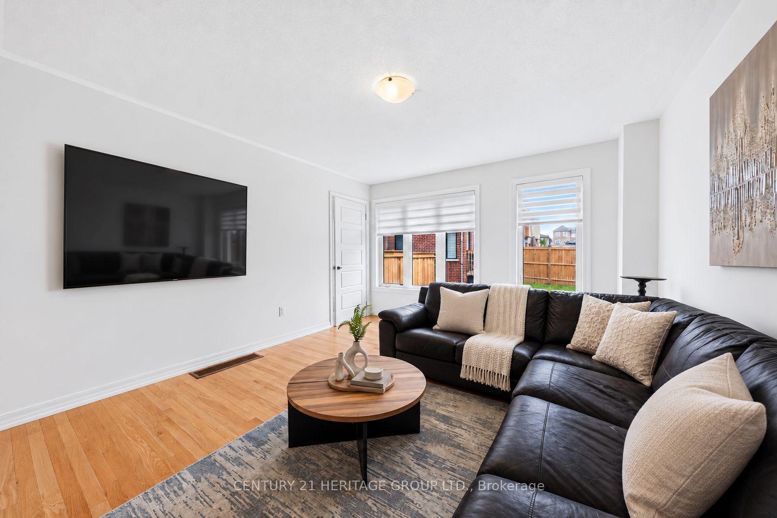 Photo 5 of 55 Delano Way, Newmarket, Woodland Hill — HOMEH