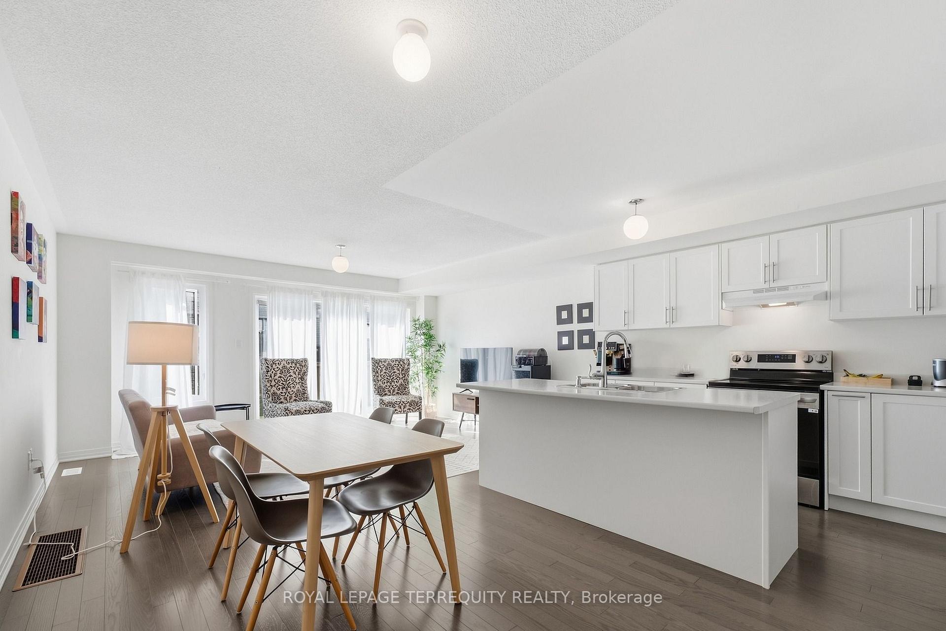 Photo 6 of 129 Sailors Landing, Clarington, Bowmanville — HOMEH