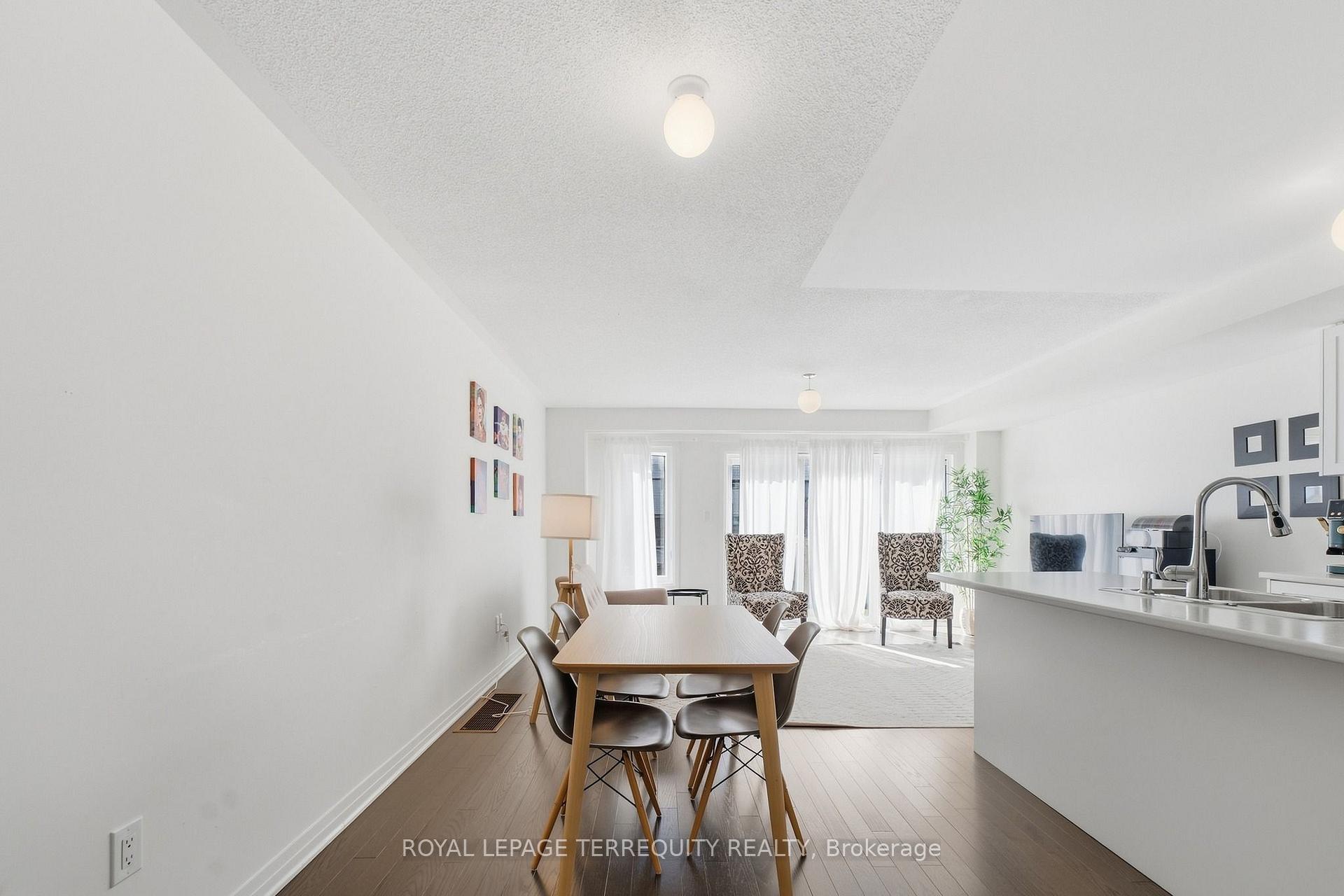 Photo 7 of 129 Sailors Landing, Clarington, Bowmanville — HOMEH