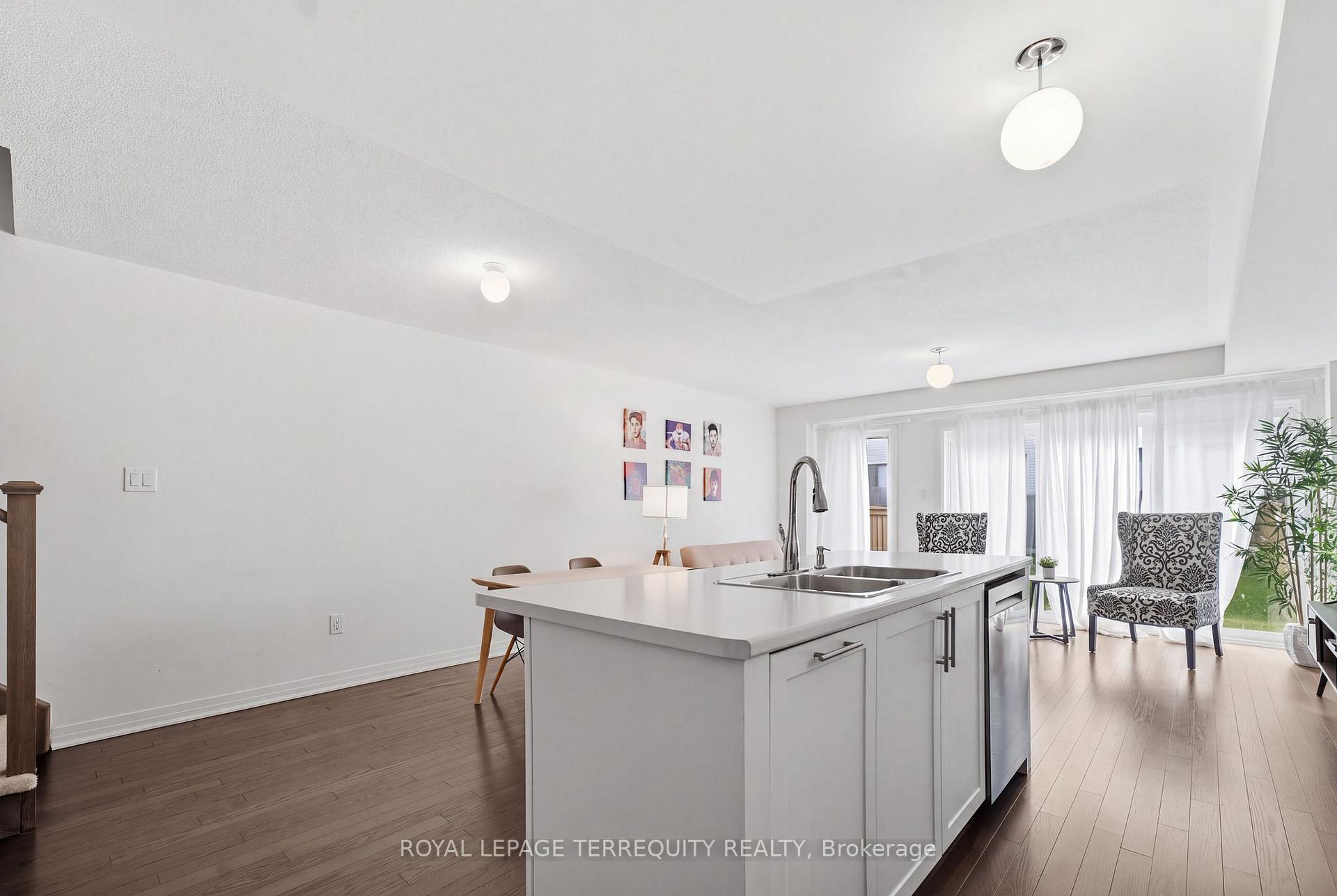 Photo 9 of 129 Sailors Landing, Clarington, Bowmanville — HOMEH