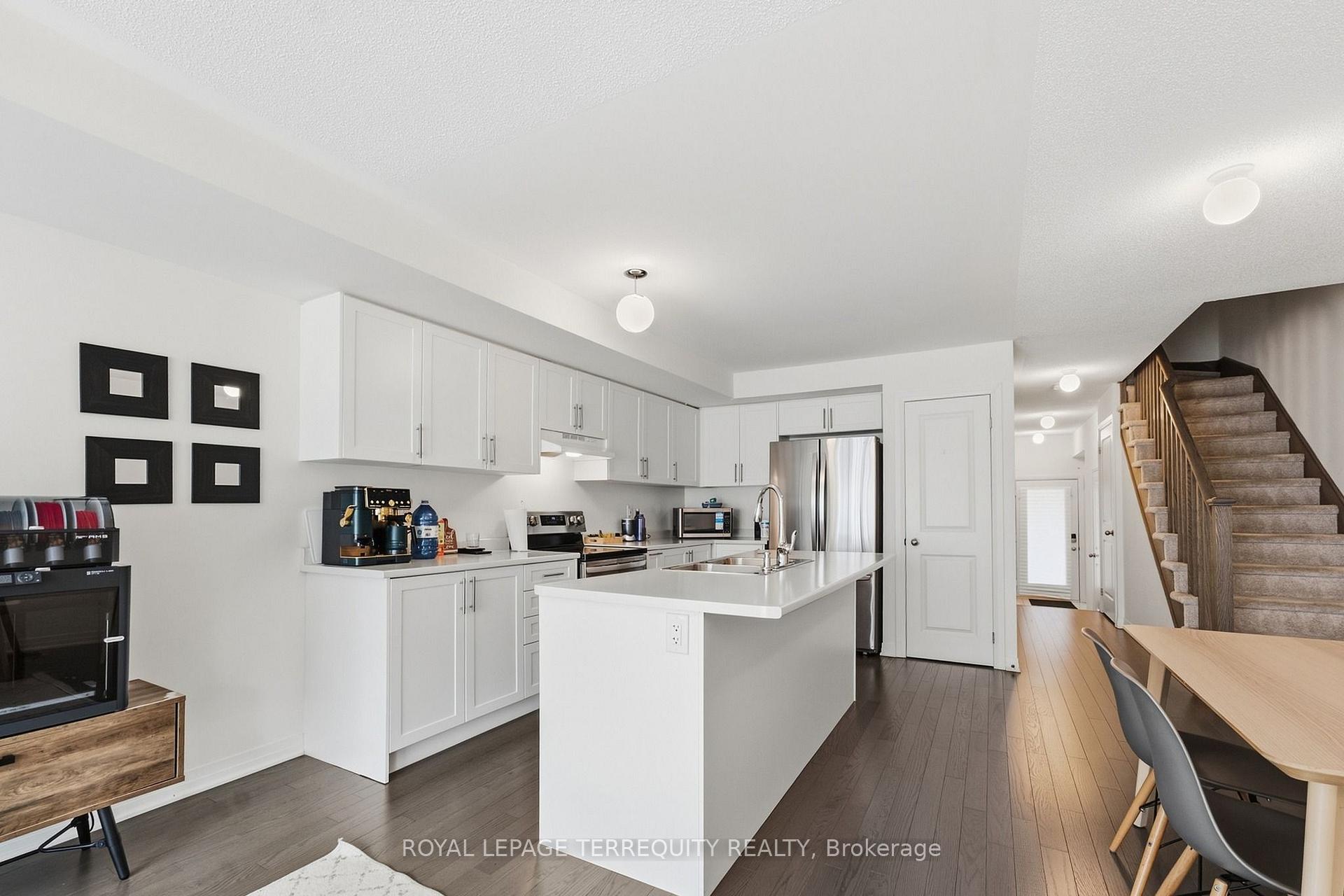 Photo 12 of 129 Sailors Landing, Clarington, Bowmanville — HOMEH