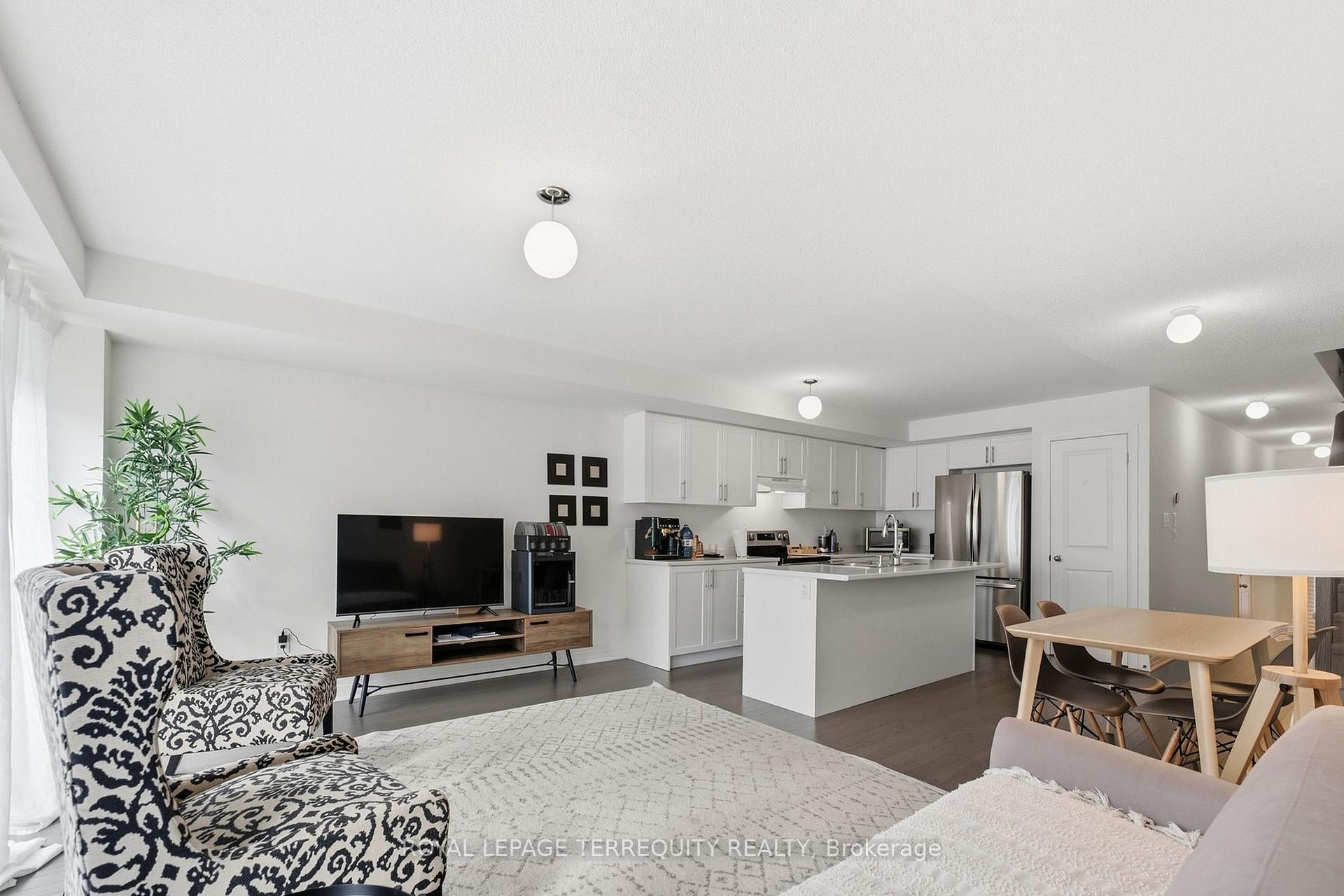 Photo 14 of 129 Sailors Landing, Clarington, Bowmanville — HOMEH