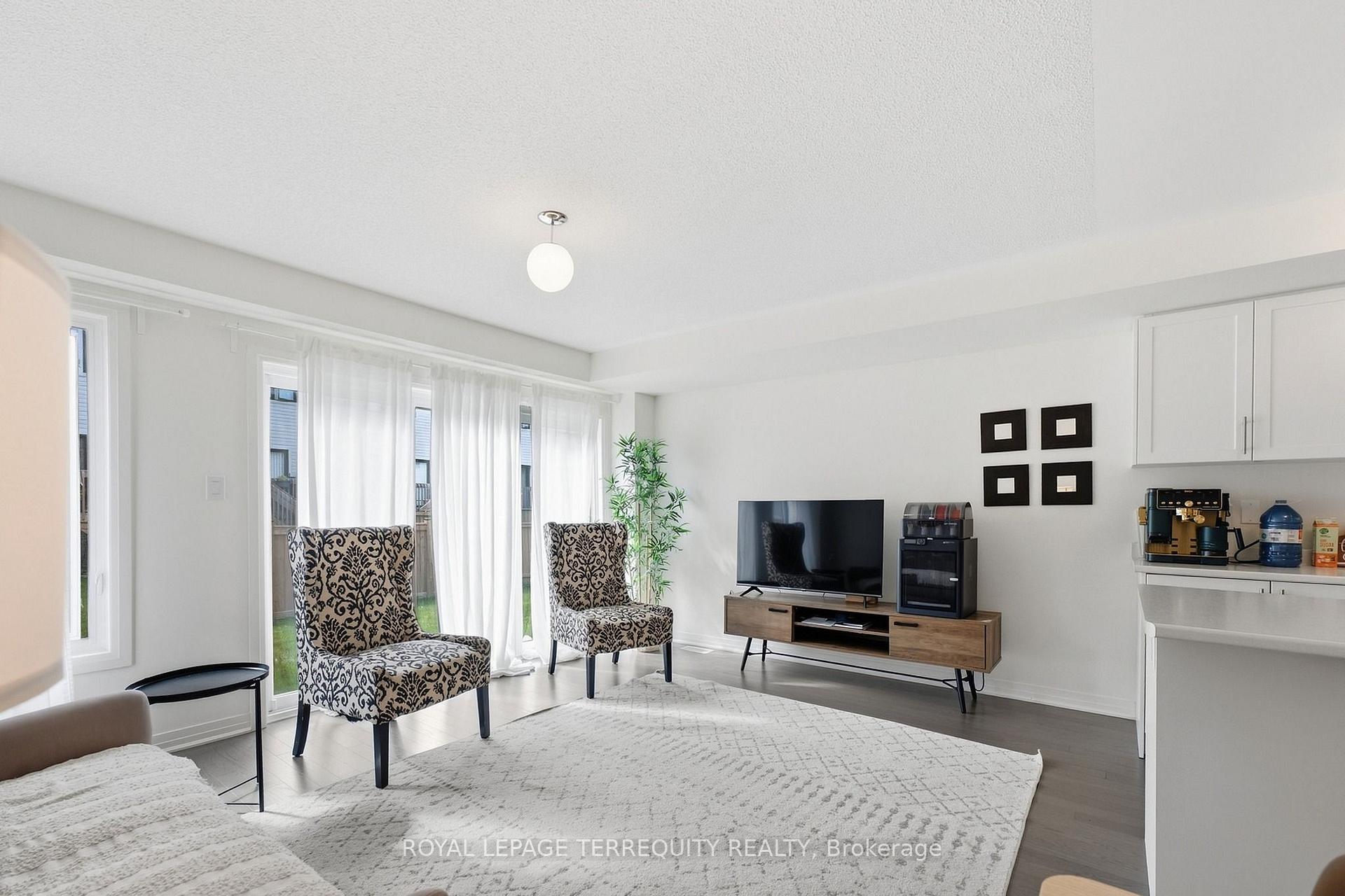 Photo 15 of 129 Sailors Landing, Clarington, Bowmanville — HOMEH