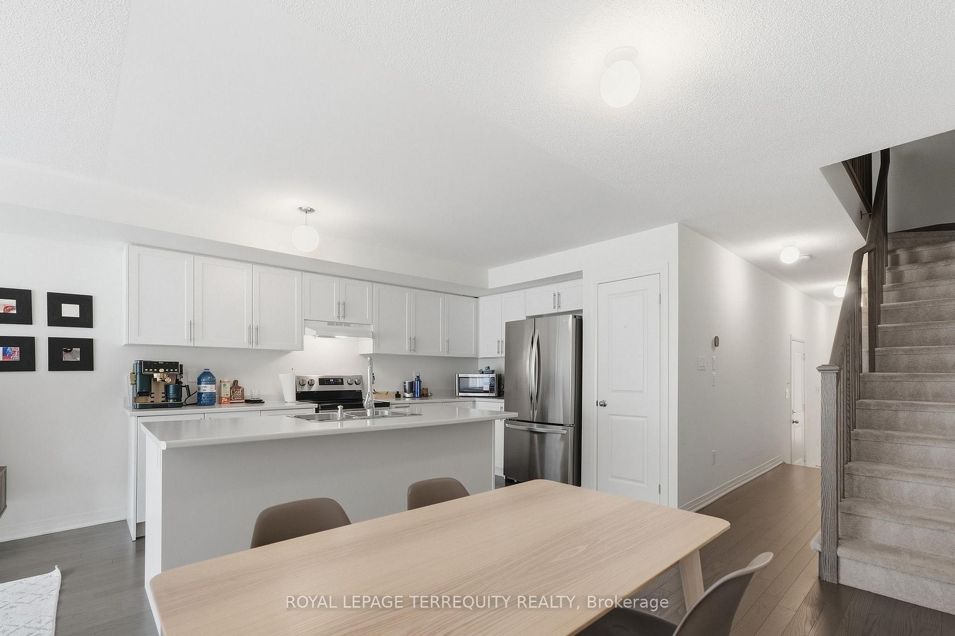 Photo 16 of 129 Sailors Landing, Clarington, Bowmanville — HOMEH