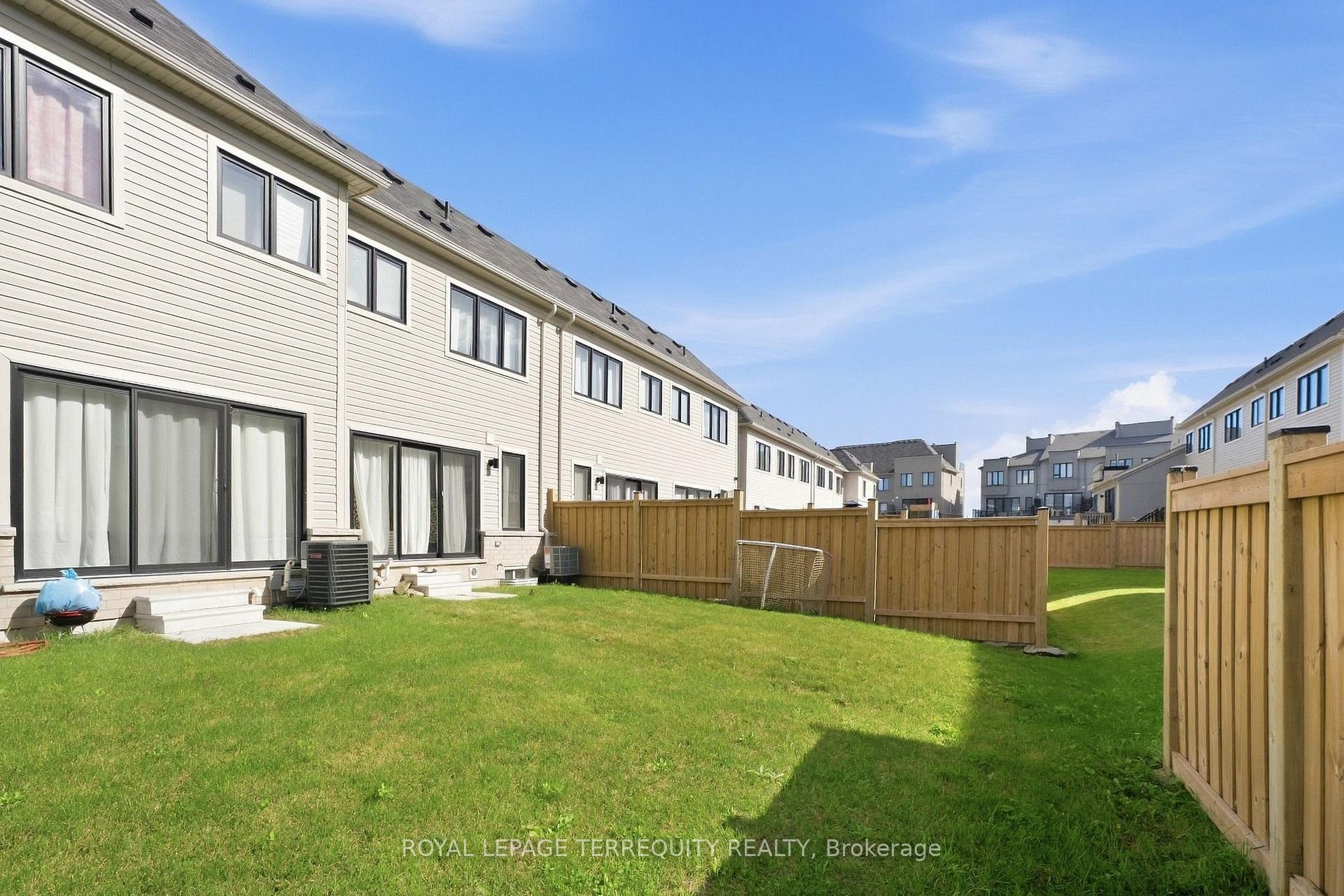 Photo 24 of 129 Sailors Landing, Clarington, Bowmanville — HOMEH