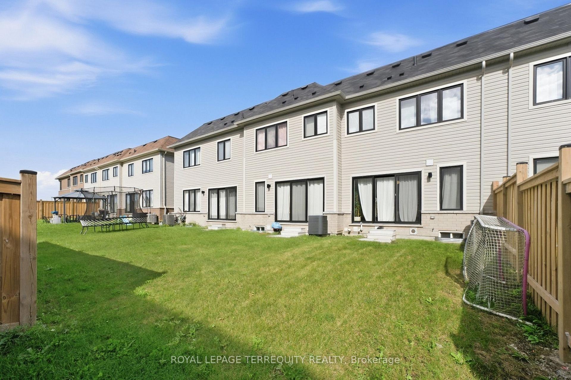 Photo 25 of 129 Sailors Landing, Clarington, Bowmanville — HOMEH