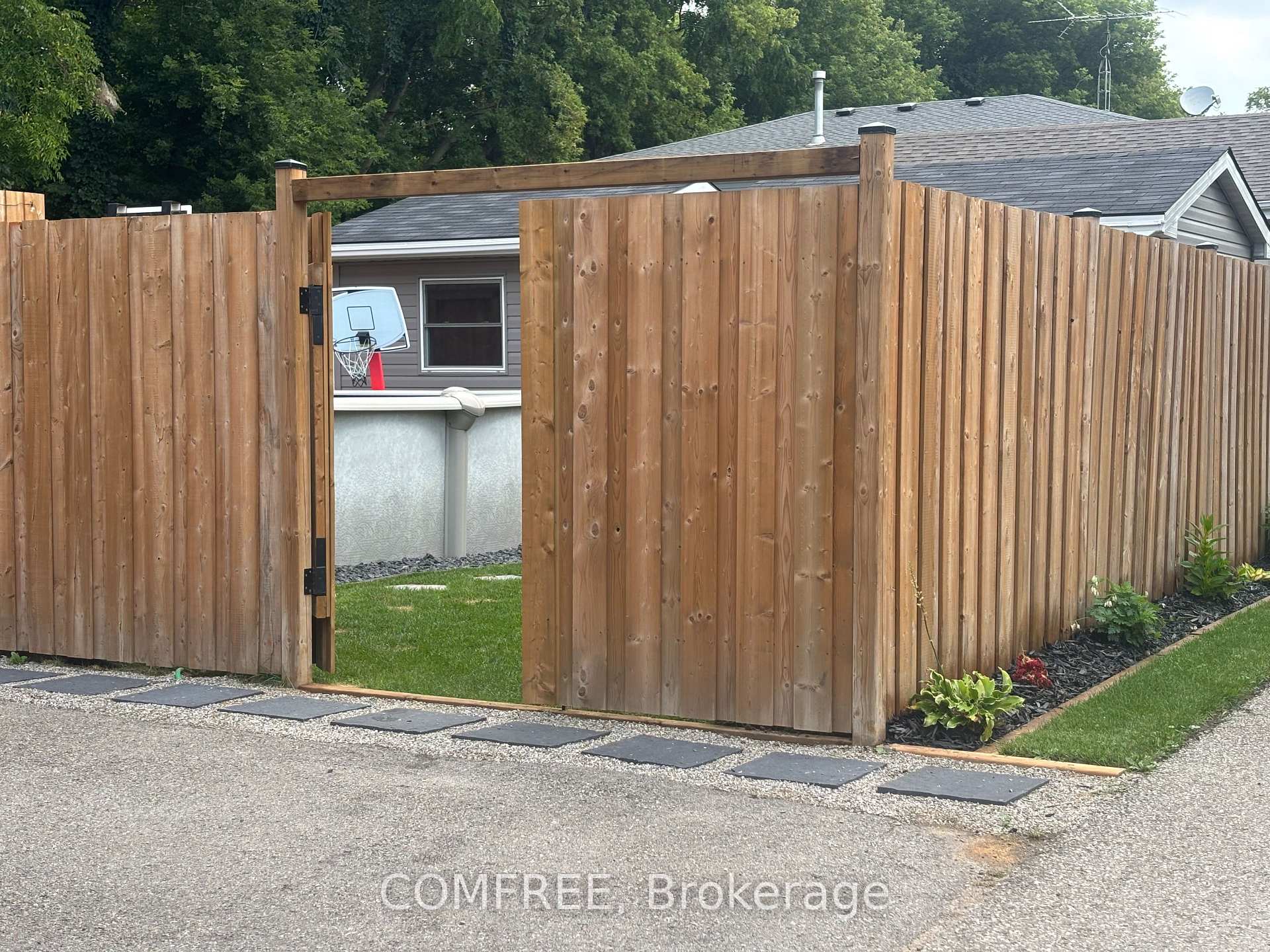 Photo 5 of 287 Brock Street, Brantford, East Ward — HOMEH
