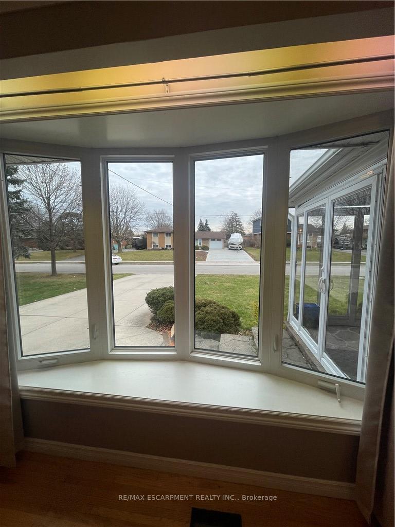 Photo 7 of 23 Woodsview Avenue W, Grimsby, Grimsby Beach — HOMEH