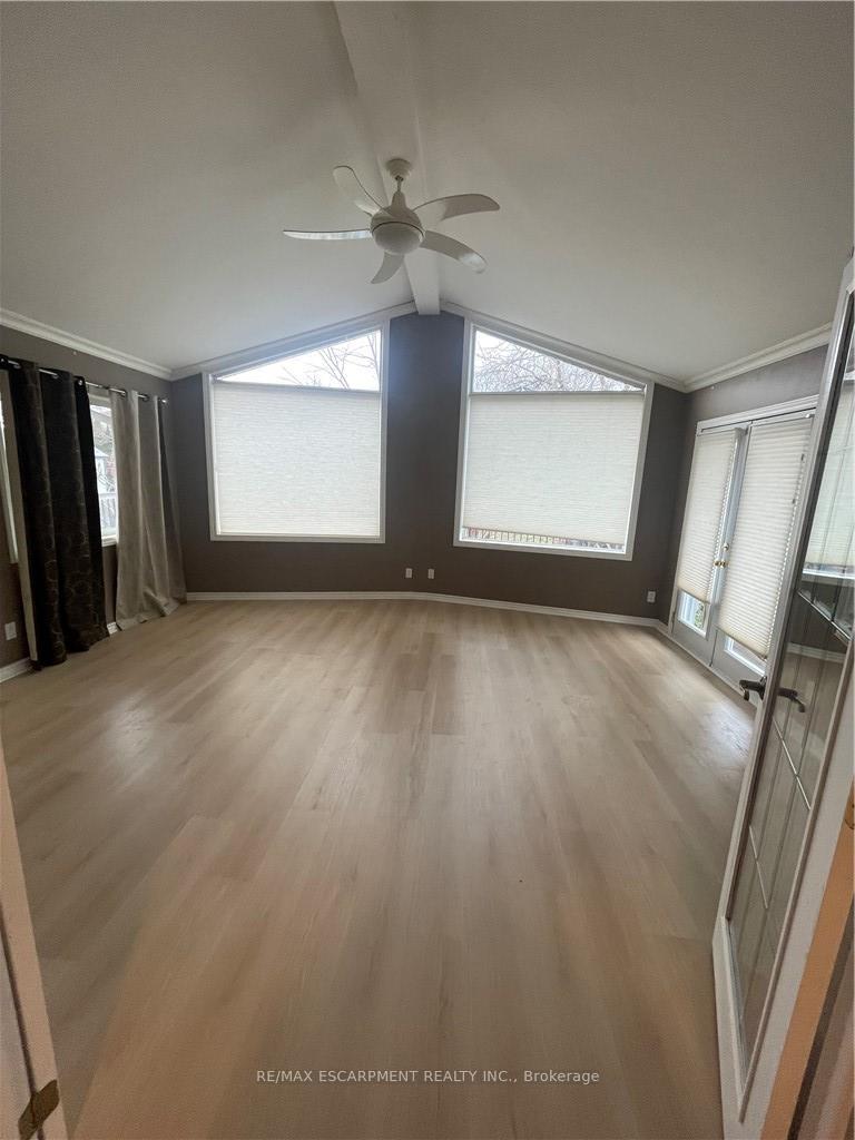 Photo 15 of 23 Woodsview Avenue W, Grimsby, Grimsby Beach — HOMEH
