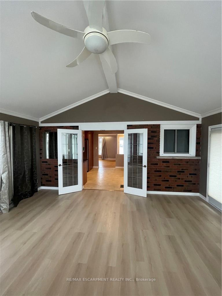 Photo 17 of 23 Woodsview Avenue W, Grimsby, Grimsby Beach — HOMEH