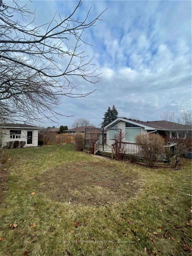 Photo 39 of 23 Woodsview Avenue W, Grimsby, Grimsby Beach — HOMEH
