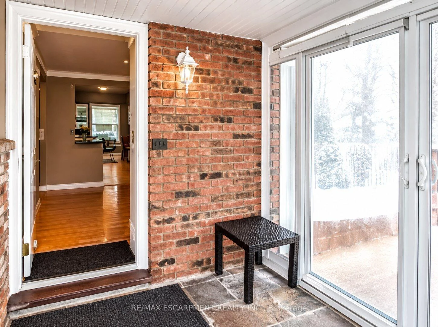 Photo 4 of 23 Woodsview Avenue W, Grimsby, Grimsby Beach — HOMEH