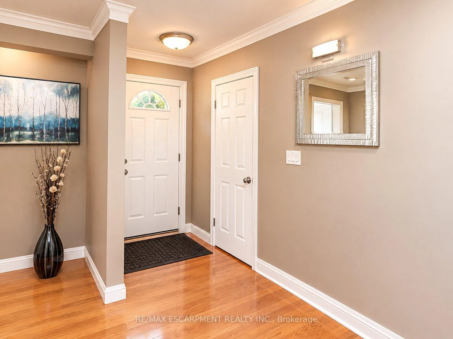 Photo 6 of 23 Woodsview Avenue W, Grimsby, Grimsby Beach — HOMEH