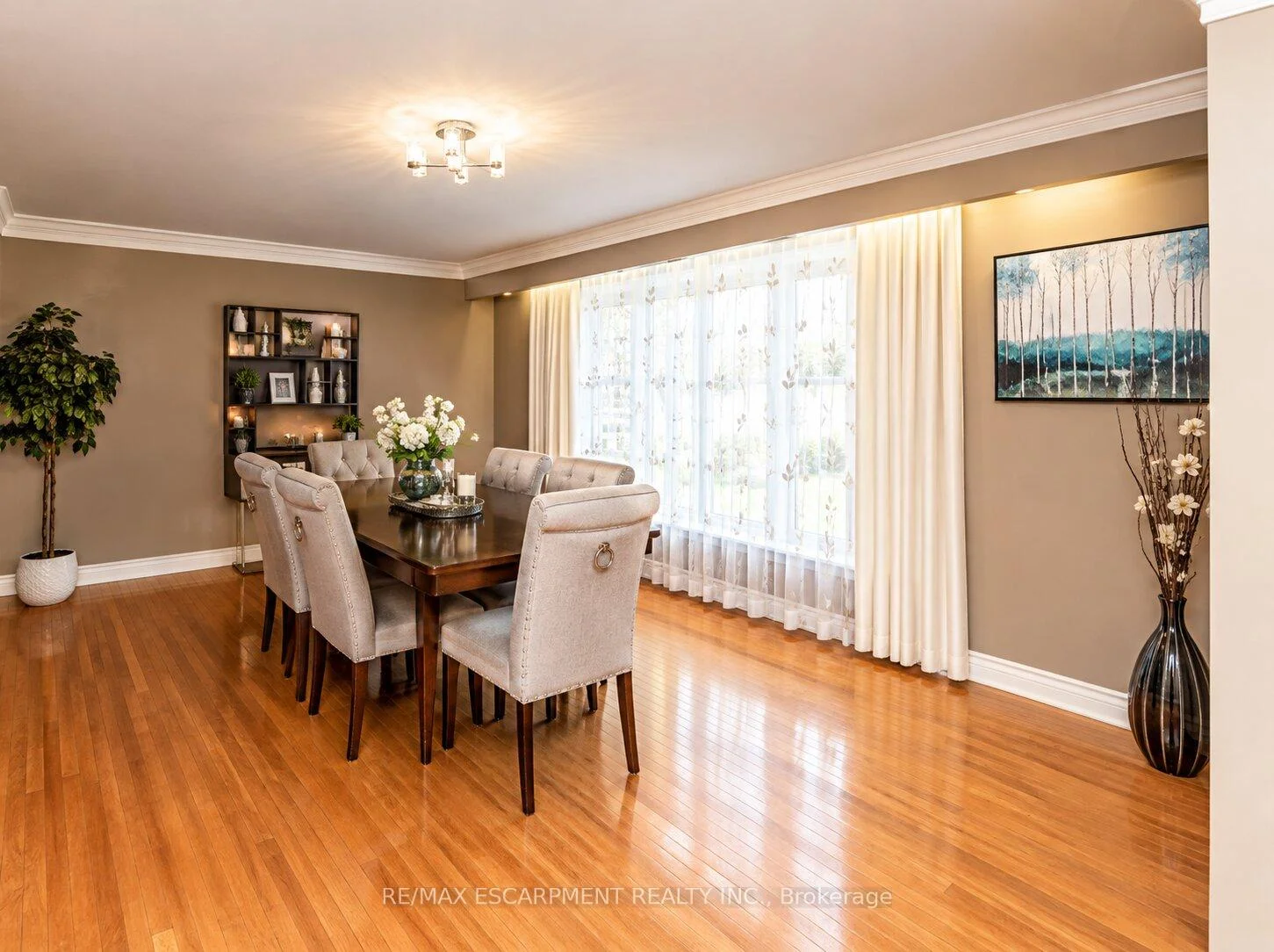 Photo 8 of 23 Woodsview Avenue W, Grimsby, Grimsby Beach — HOMEH