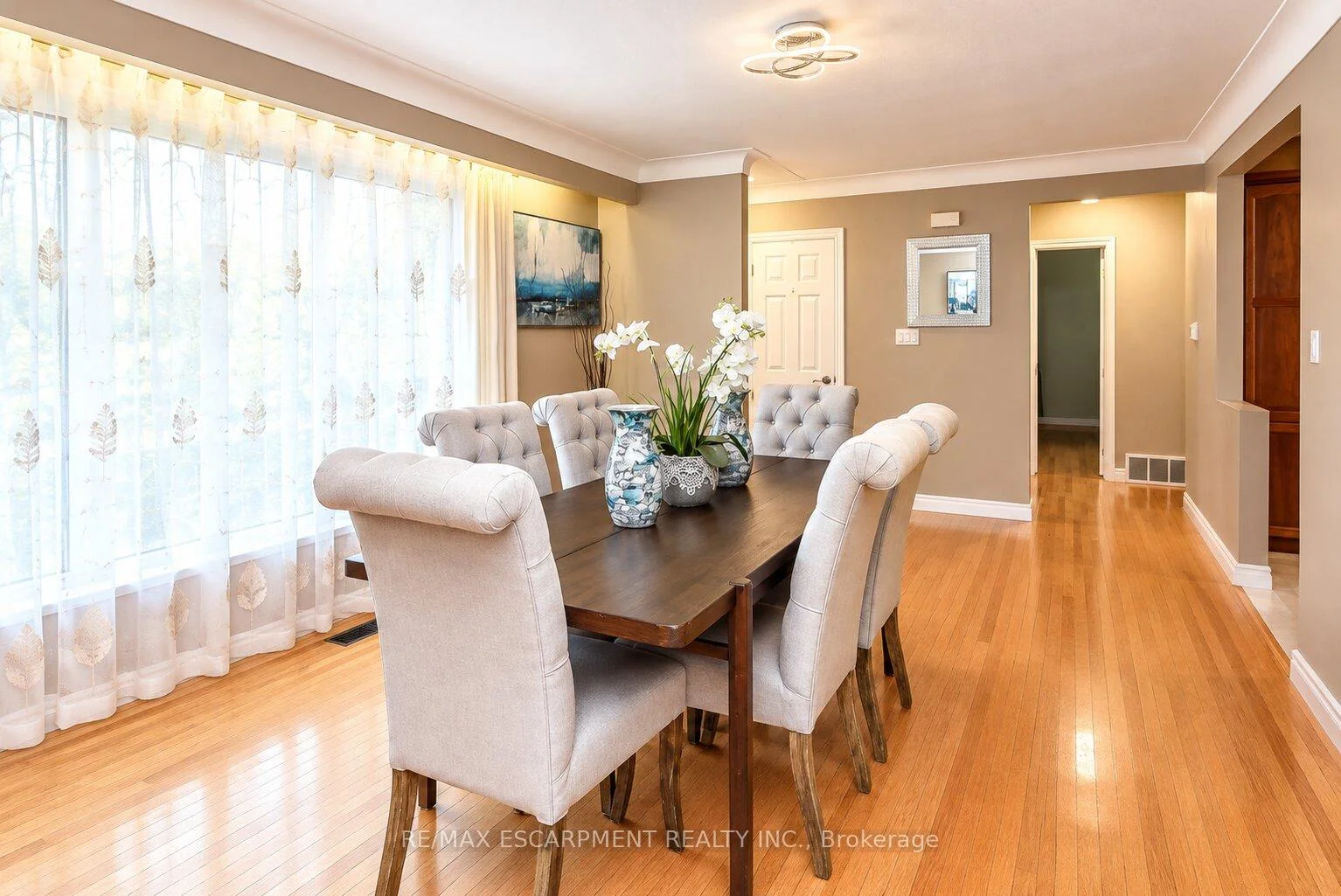 Photo 10 of 23 Woodsview Avenue W, Grimsby, Grimsby Beach — HOMEH