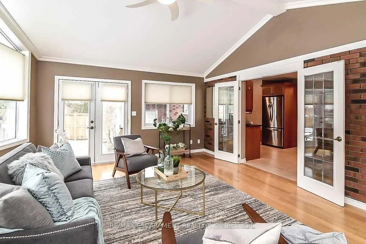 Photo 22 of 23 Woodsview Avenue W, Grimsby, Grimsby Beach — HOMEH
