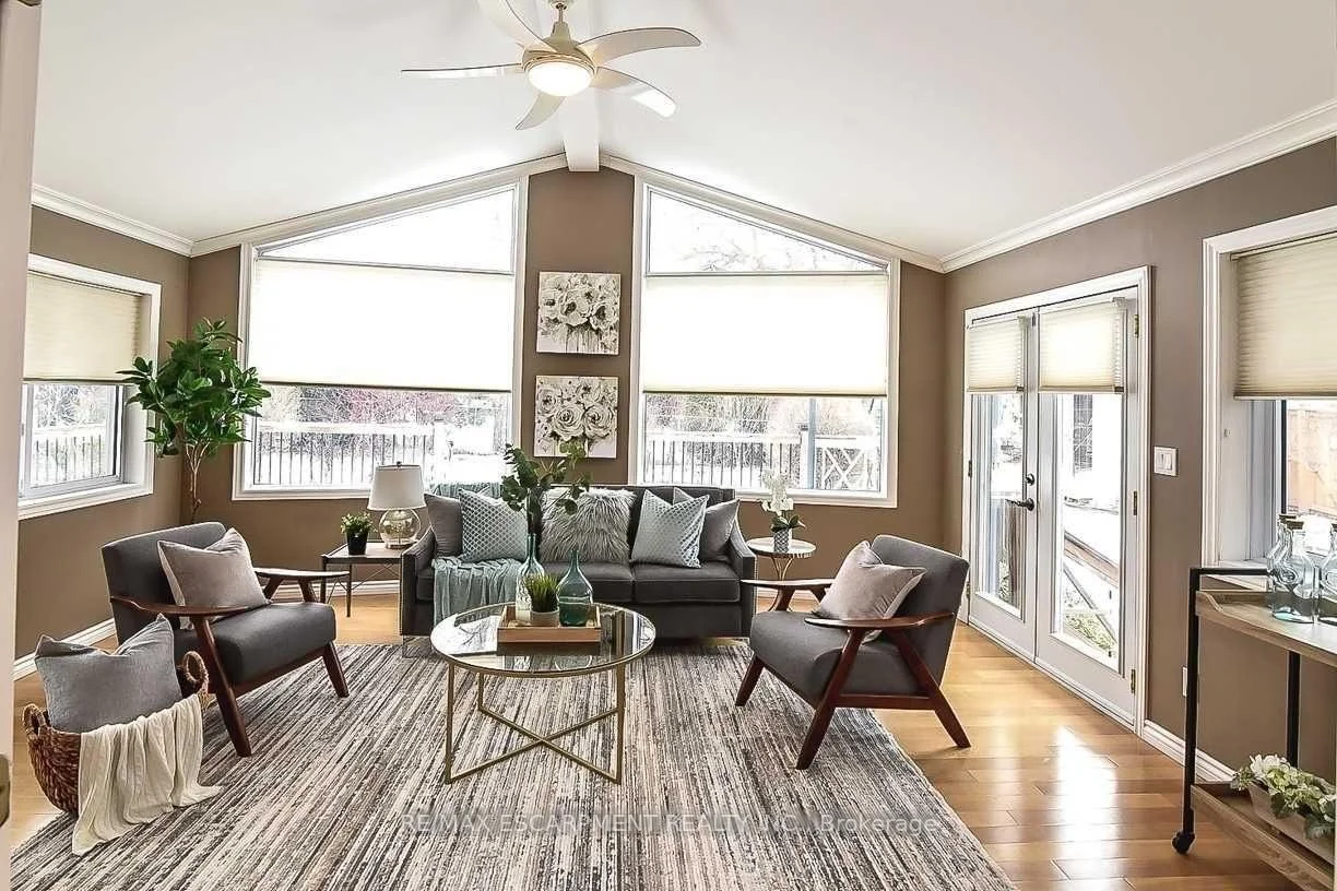 Photo 28 of 23 Woodsview Avenue W, Grimsby, Grimsby Beach — HOMEH