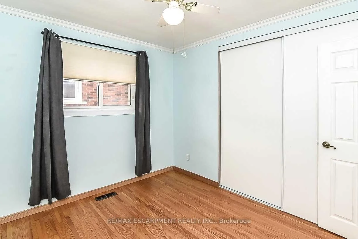 Photo 34 of 23 Woodsview Avenue W, Grimsby, Grimsby Beach — HOMEH