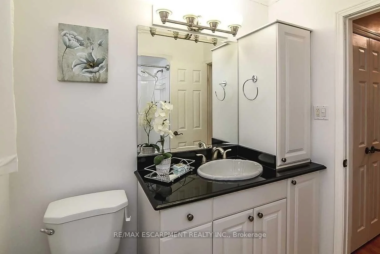 Photo 38 of 23 Woodsview Avenue W, Grimsby, Grimsby Beach — HOMEH