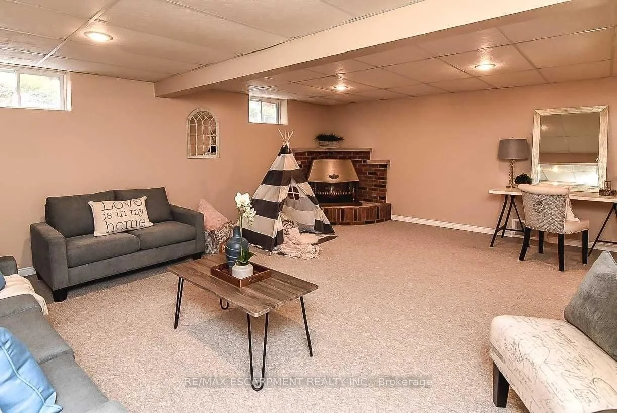 Photo 41 of 23 Woodsview Avenue W, Grimsby, Grimsby Beach — HOMEH