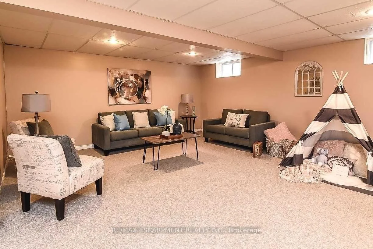 Photo 42 of 23 Woodsview Avenue W, Grimsby, Grimsby Beach — HOMEH