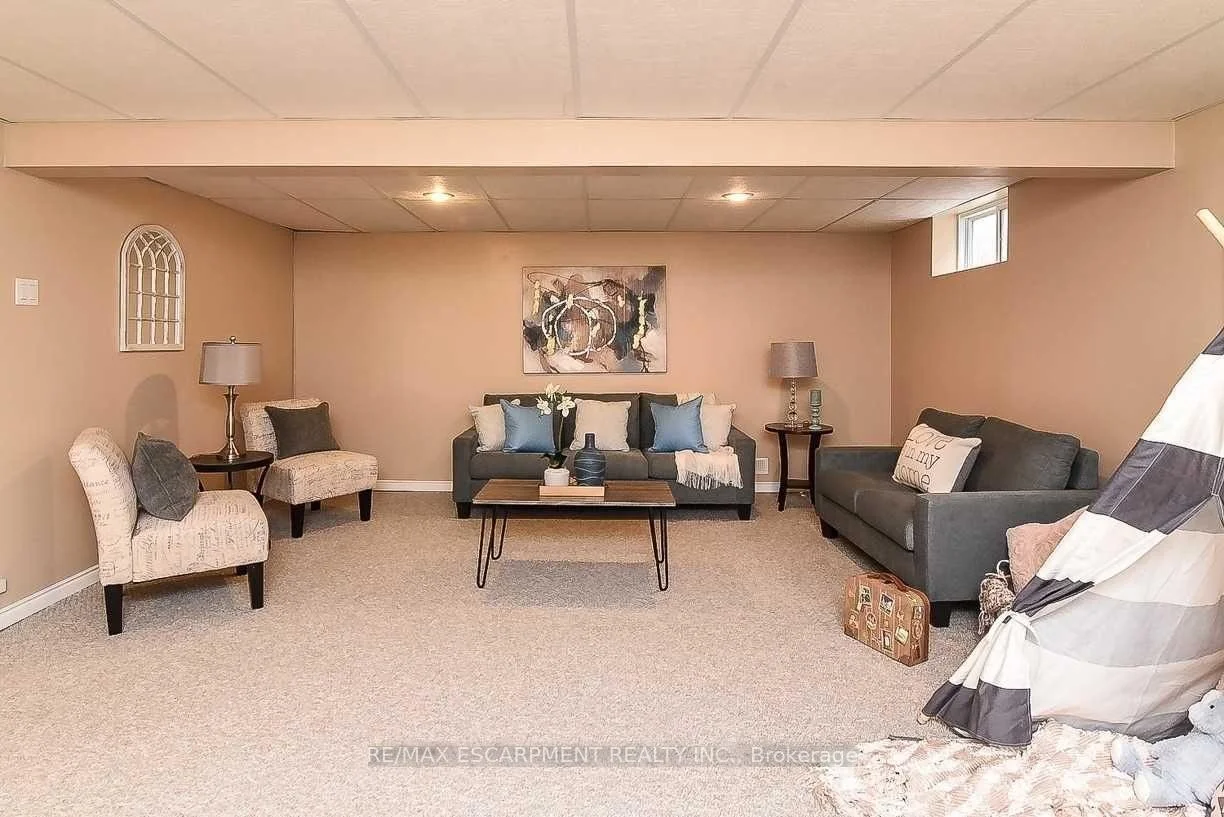 Photo 43 of 23 Woodsview Avenue W, Grimsby, Grimsby Beach — HOMEH