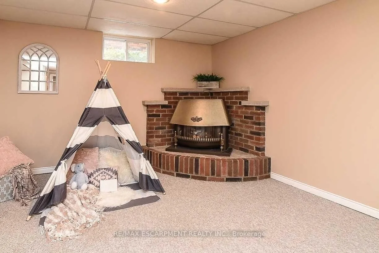 Photo 44 of 23 Woodsview Avenue W, Grimsby, Grimsby Beach — HOMEH