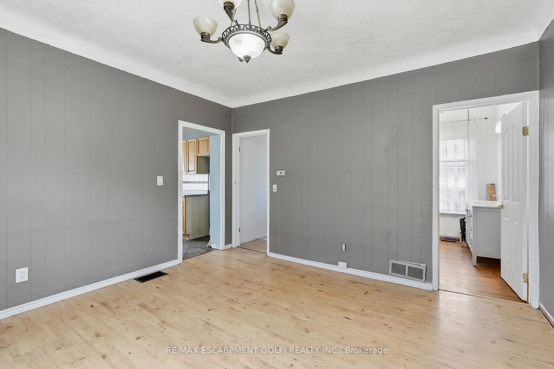 Photo 10 of 7 Tom Street, Brantford, Eagle Place East — HOMEH