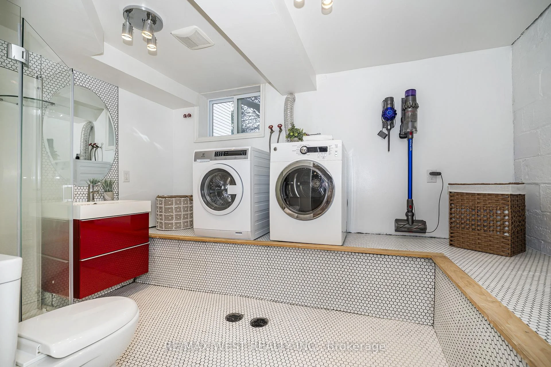 Photo 65 of 316 Monarch Park Avenue, Toronto, Danforth Village-East York — HOMEH