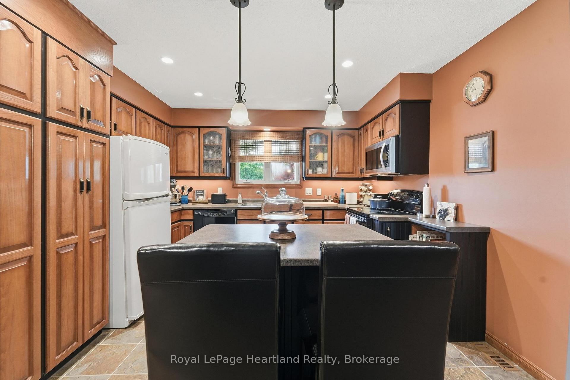 Photo 8 of 33950 Bachand Street, Bluewater, Hay — HOMEH