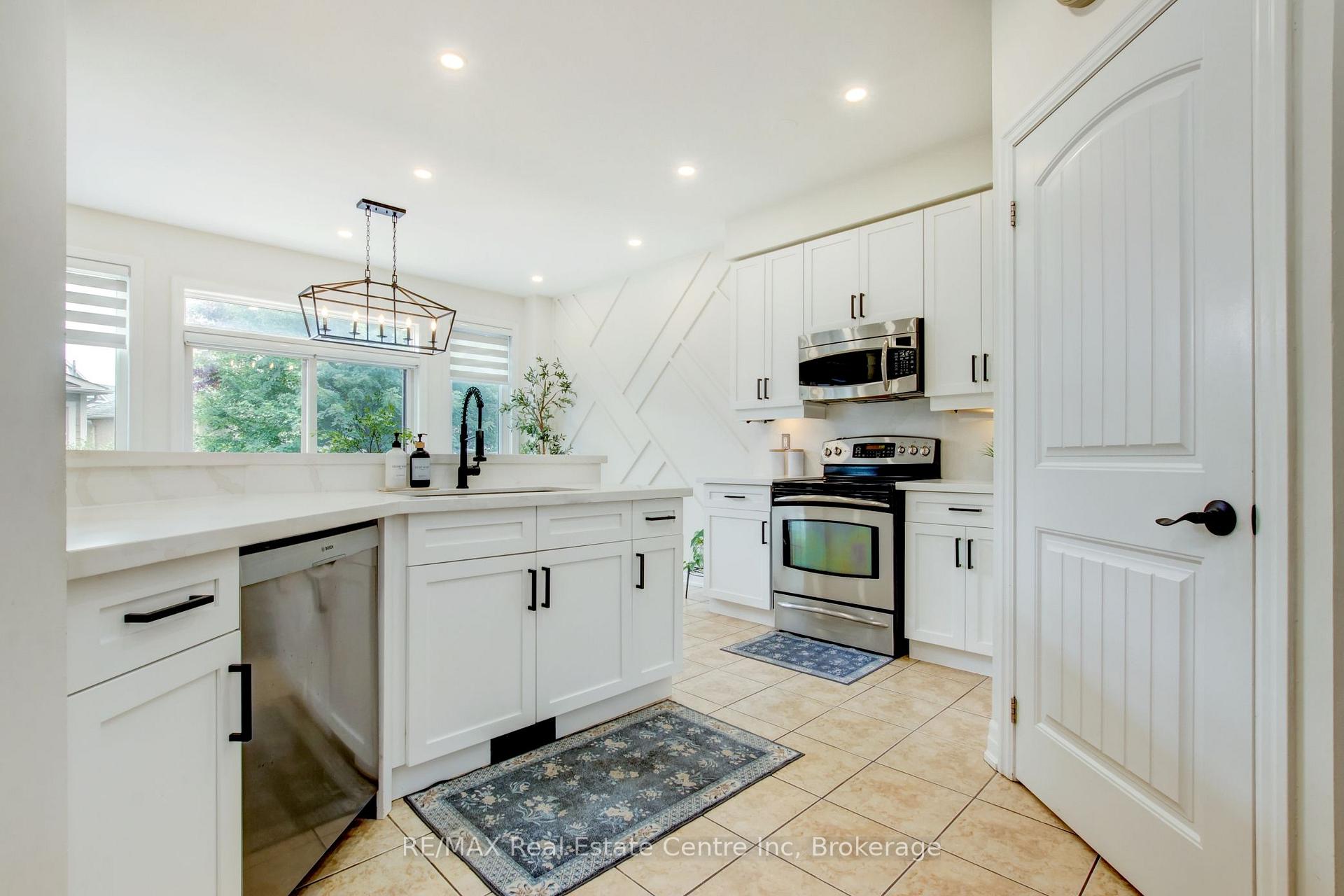 Photo 10 of 52 Bardoe Crescent, Milton, Scott — HOMEH