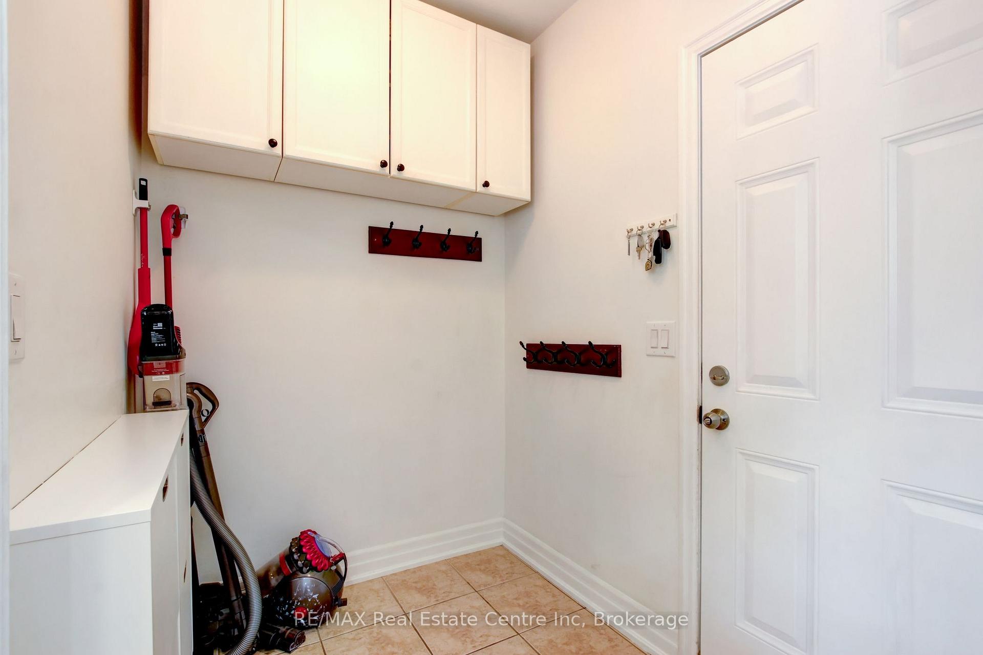 Photo 16 of 52 Bardoe Crescent, Milton, Scott — HOMEH