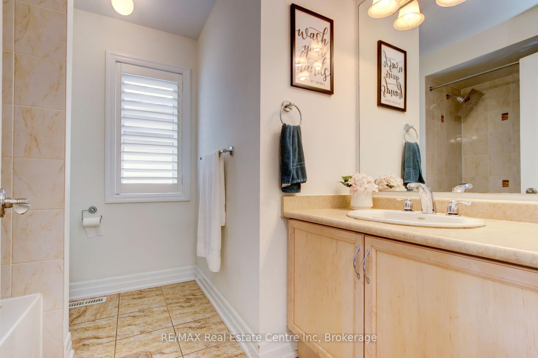 Photo 28 of 52 Bardoe Crescent, Milton, Scott — HOMEH